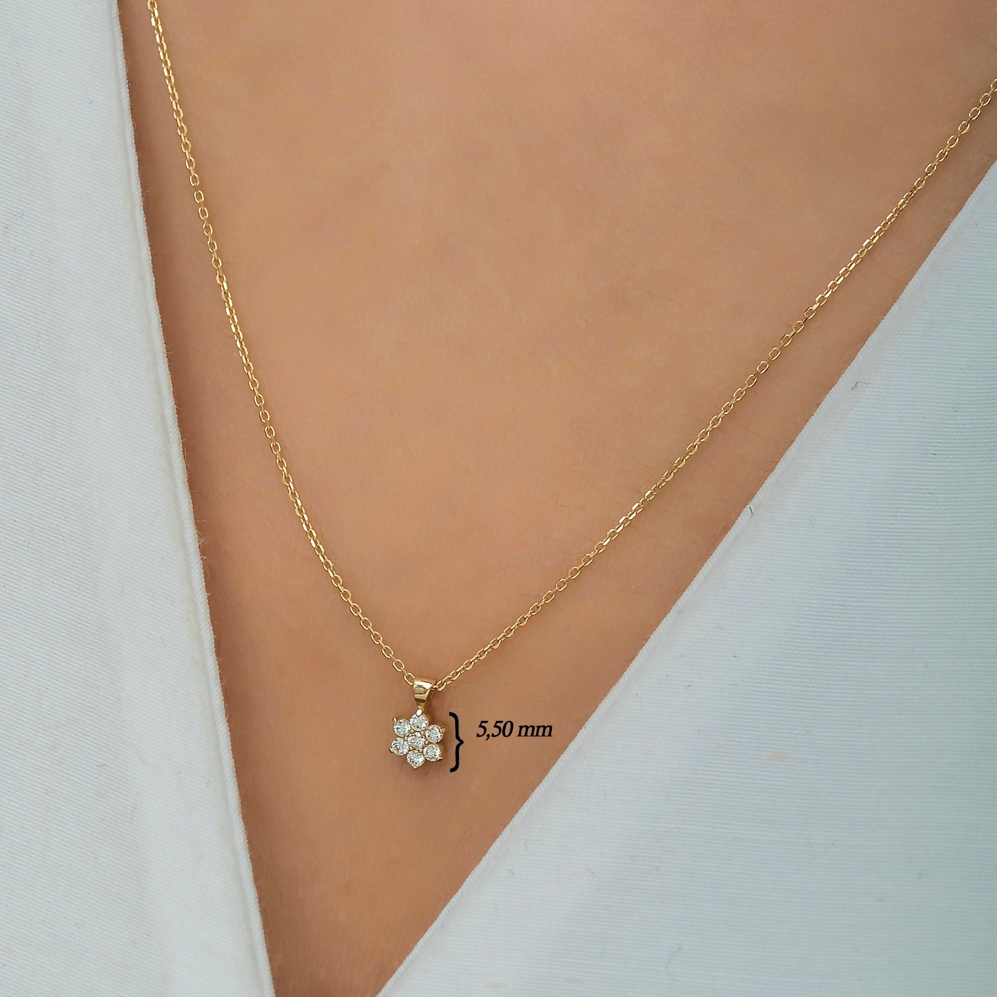 Elegant 14K gold necklace featuring a 5.50mm diamond-encrusted flower pendant. A delicate and timeless design that adds a touch of sparkle and sophistication, making it the perfect Christmas or special occasion gift for her.