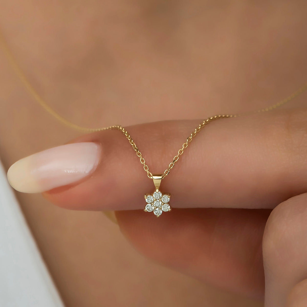 Elegant 14K gold necklace featuring a diamond-encrusted flower pendant. A delicate and timeless design that adds a touch of sparkle and sophistication, making it the perfect Mother’s Day, Valentine’s Day, Christmas, or special occasion gift for her.