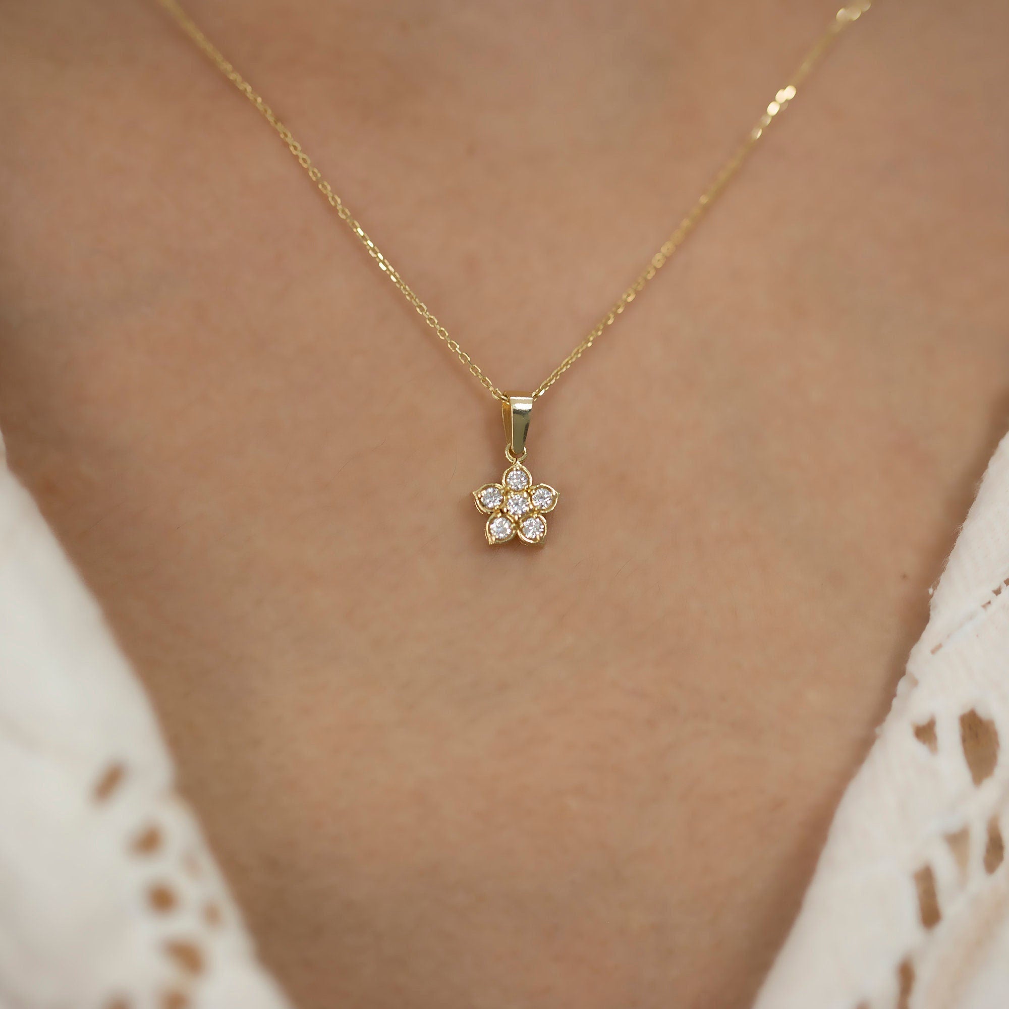 14K Gold Diamond Pavé Flower Necklace – Blossomé