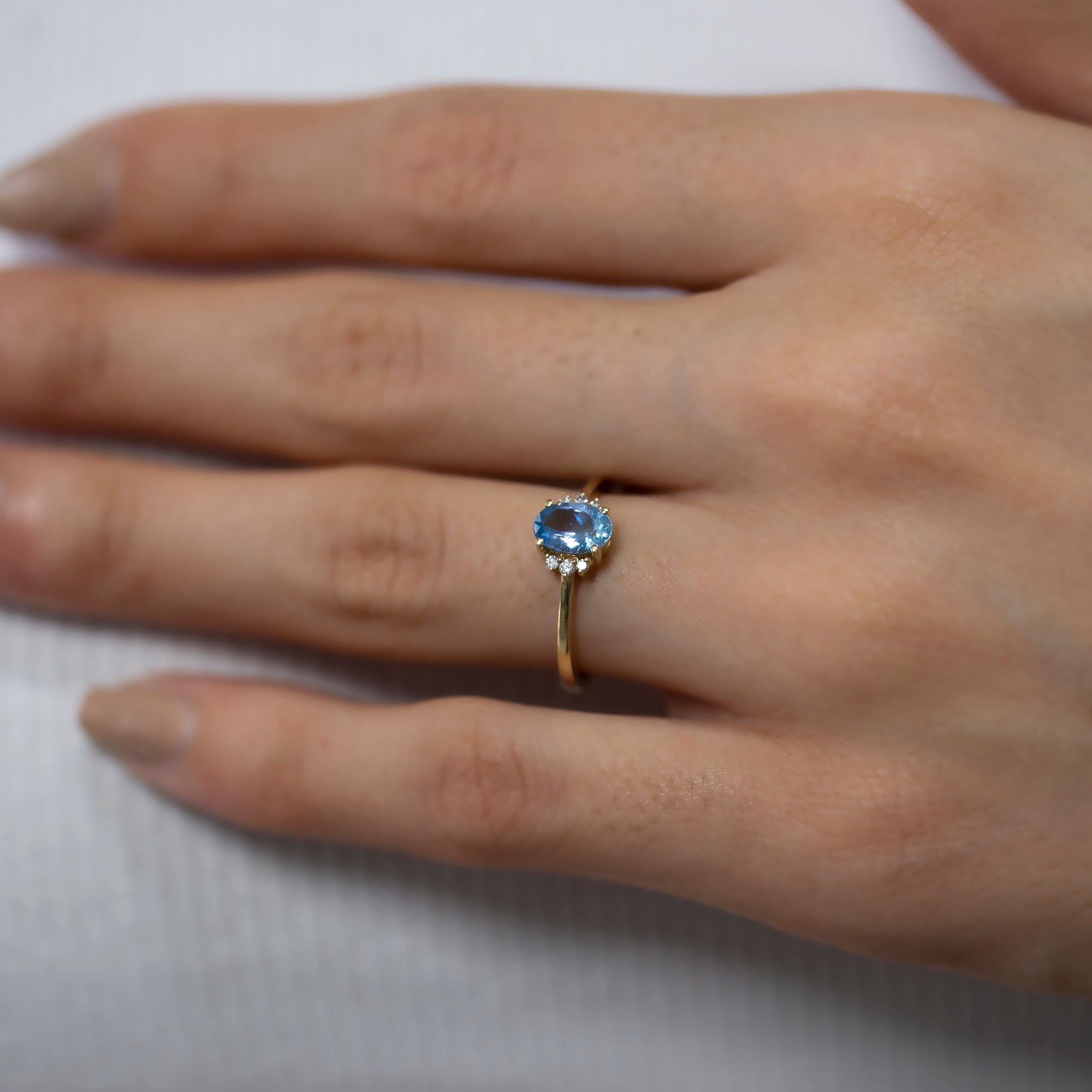 14K Gold Oval Aquamarine & Diamond Ring — Verona