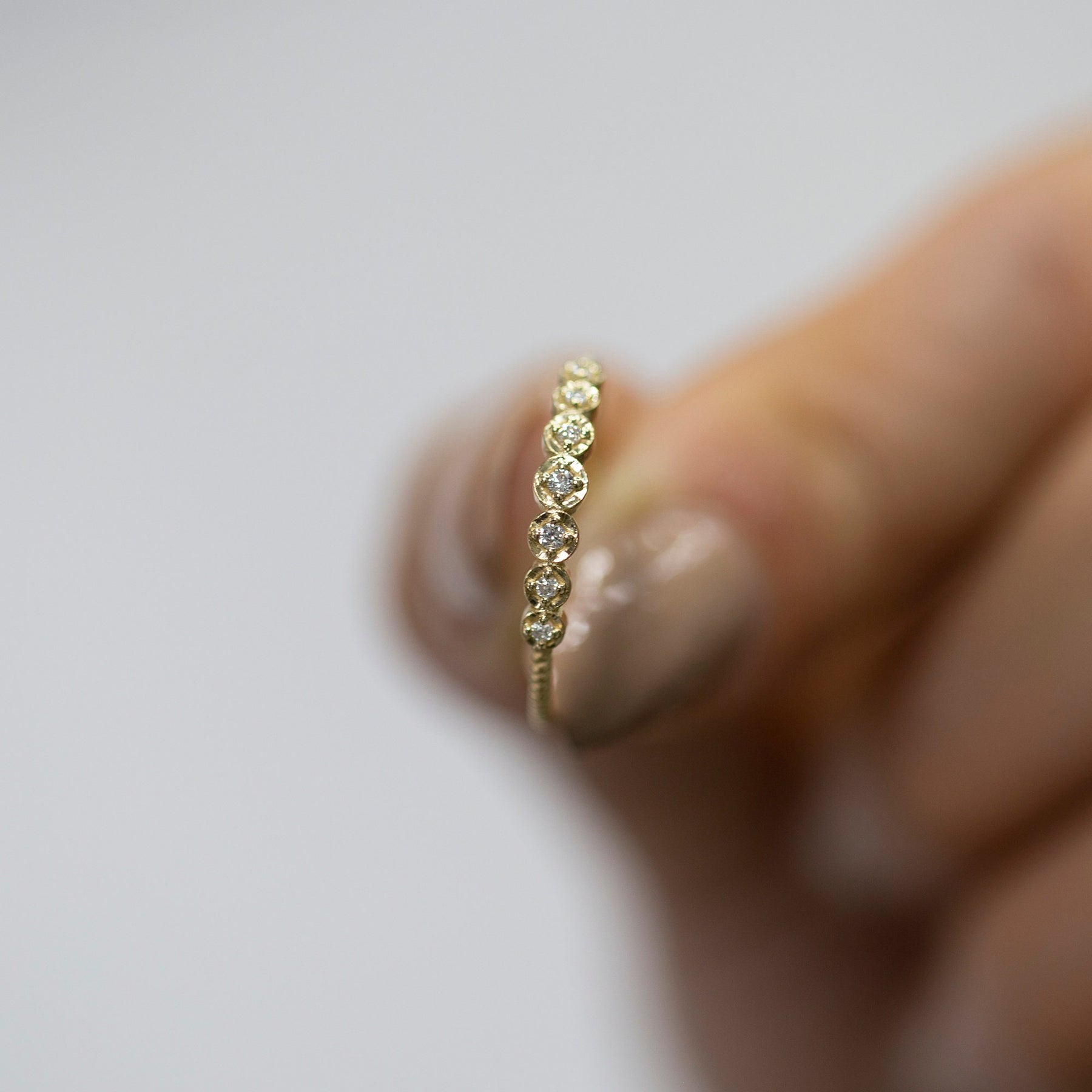 14 Ayar Altın Bükülmüş Pırlanta Bant Yüzük — Lucerne 