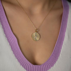 14 Ayar Altın Pırlanta Yuvarlak Plaka Baş Harf Kolye – Carmiel