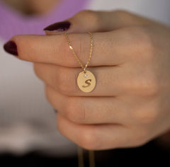 14 Ayar Altın Pırlanta Oval Baş Harfli Kolye – Amblem 