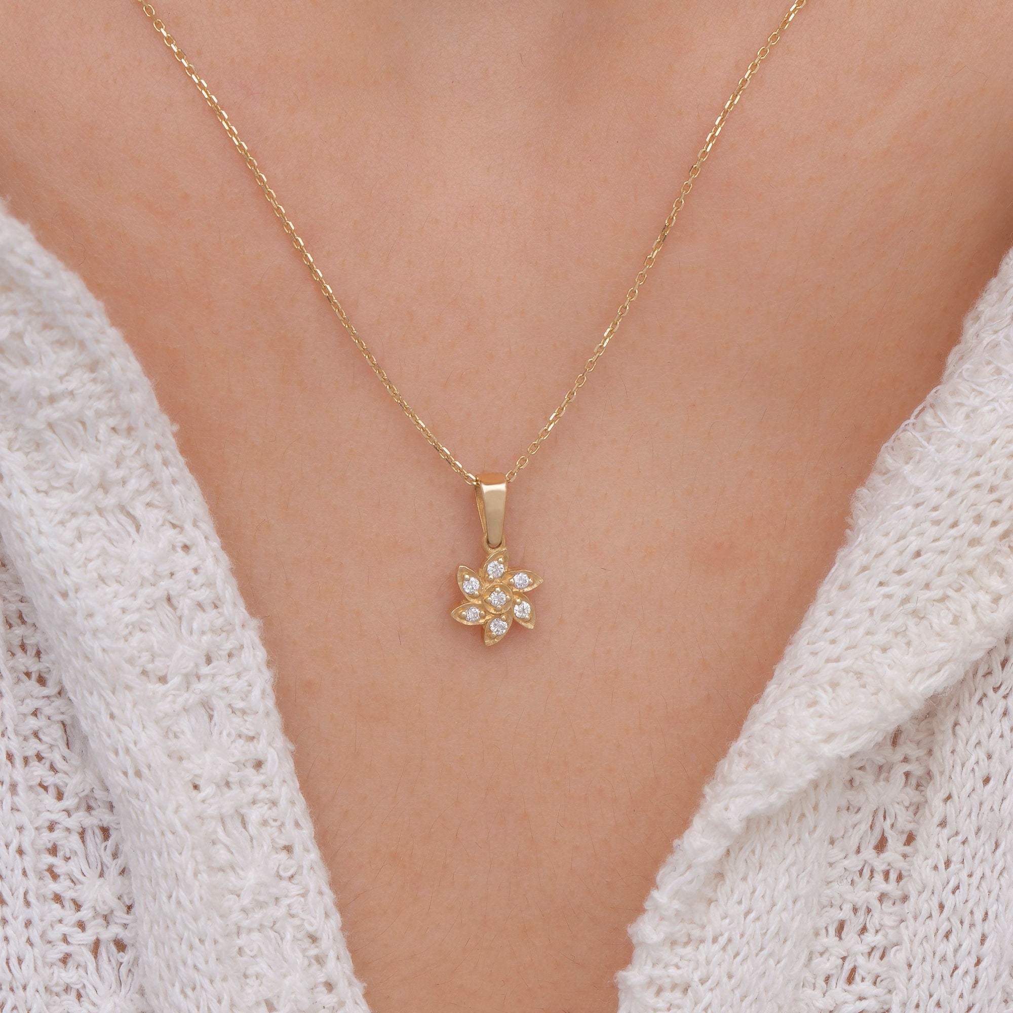 14K Gold Diamond Swirl Flower Necklace – Serpenta