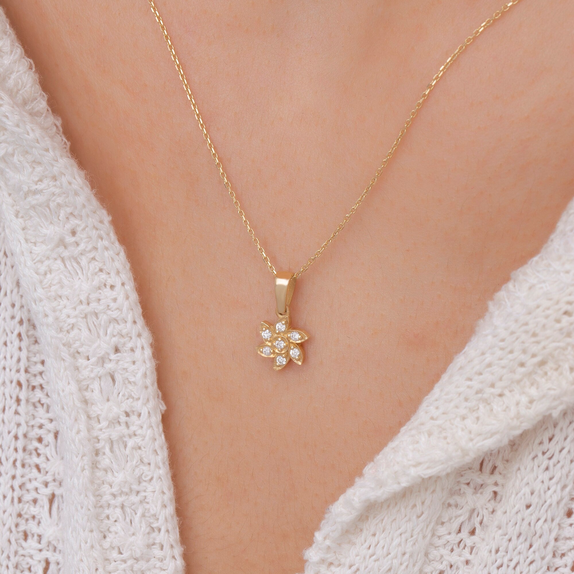 14K Gold Diamond Swirl Flower Necklace – Serpenta