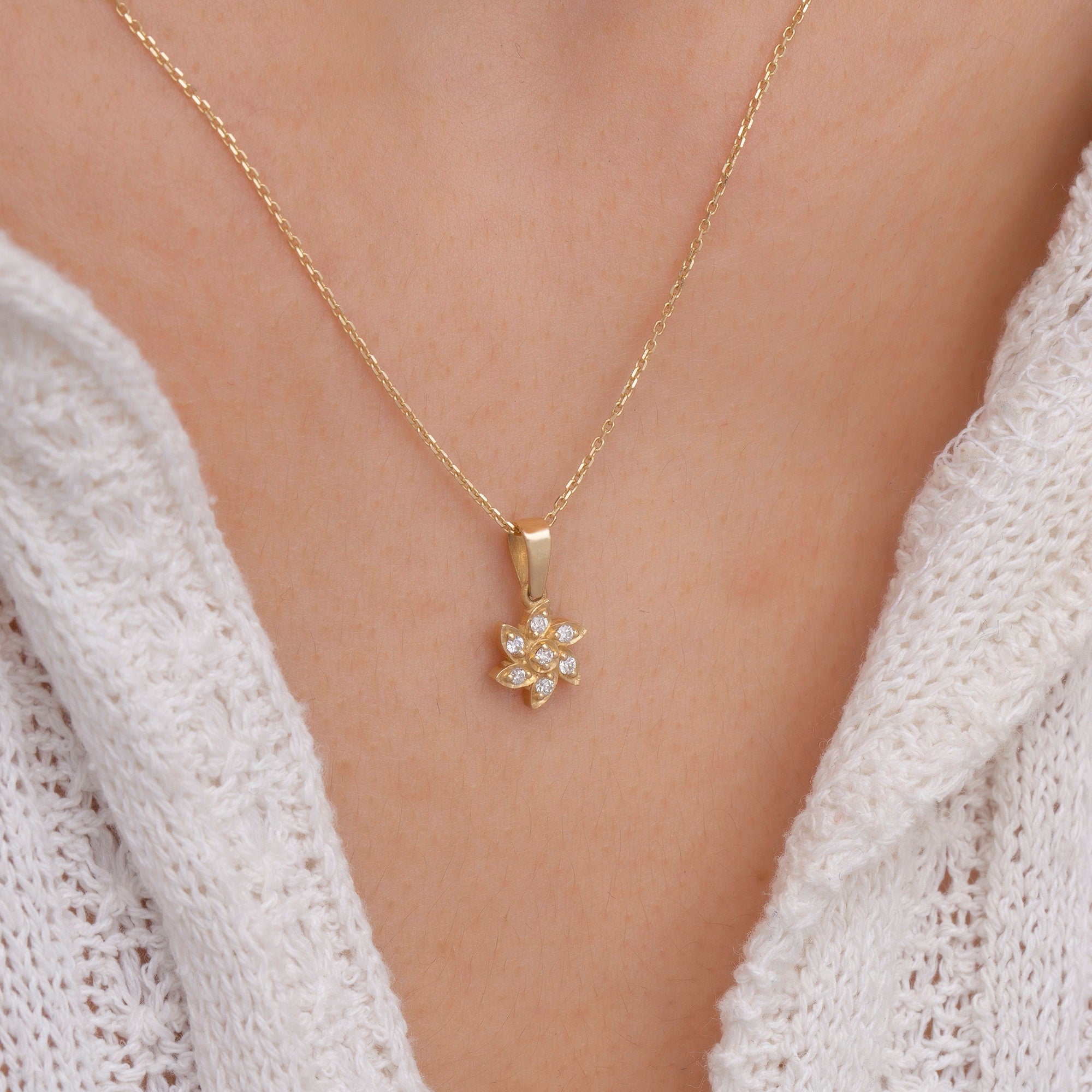 14K Gold Diamond Swirl Flower Necklace – Serpenta