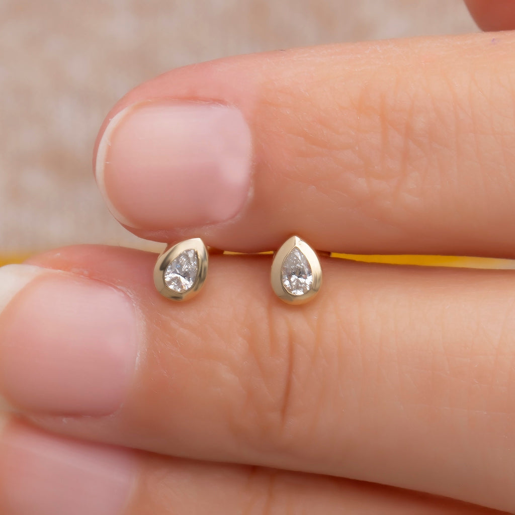 14K Gold Diamond Teardrop Stud Earring – Lagrima