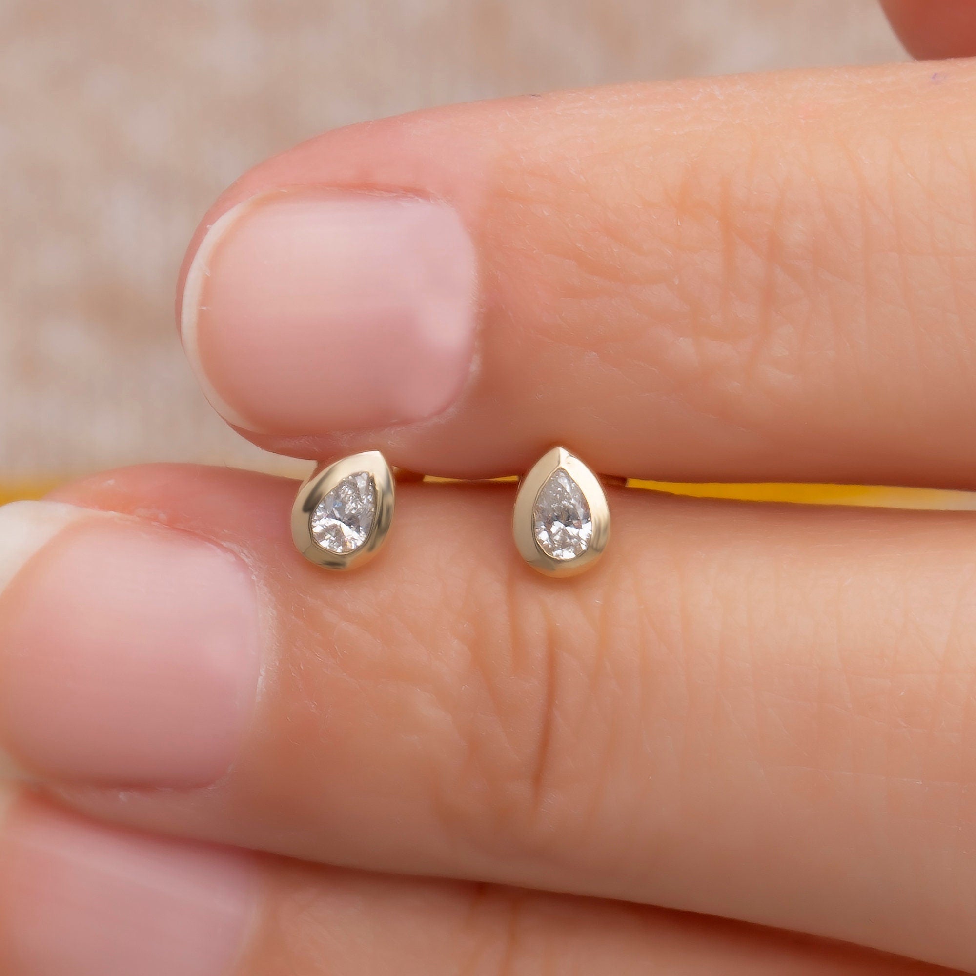 14K Gold Diamond Teardrop Stud Earring – Lagrima