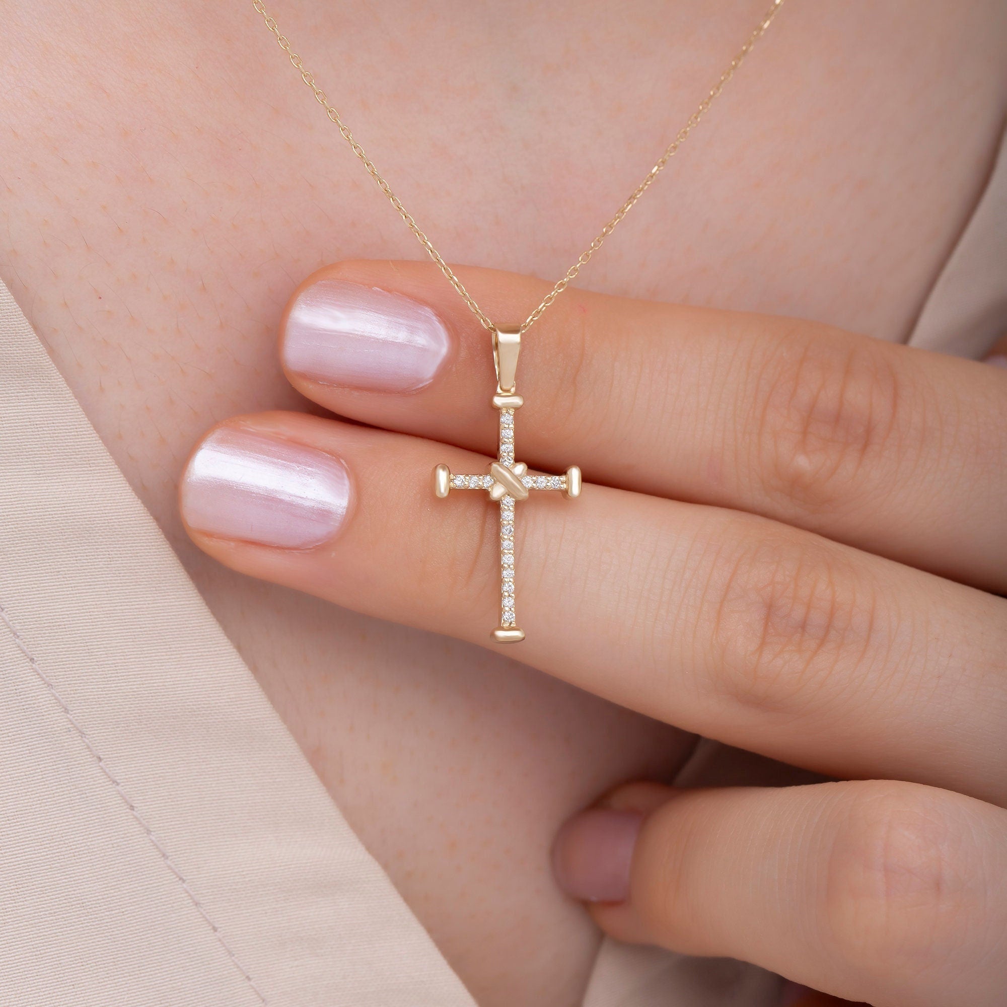 14K Gold Diamond Cross Necklace – Oravine