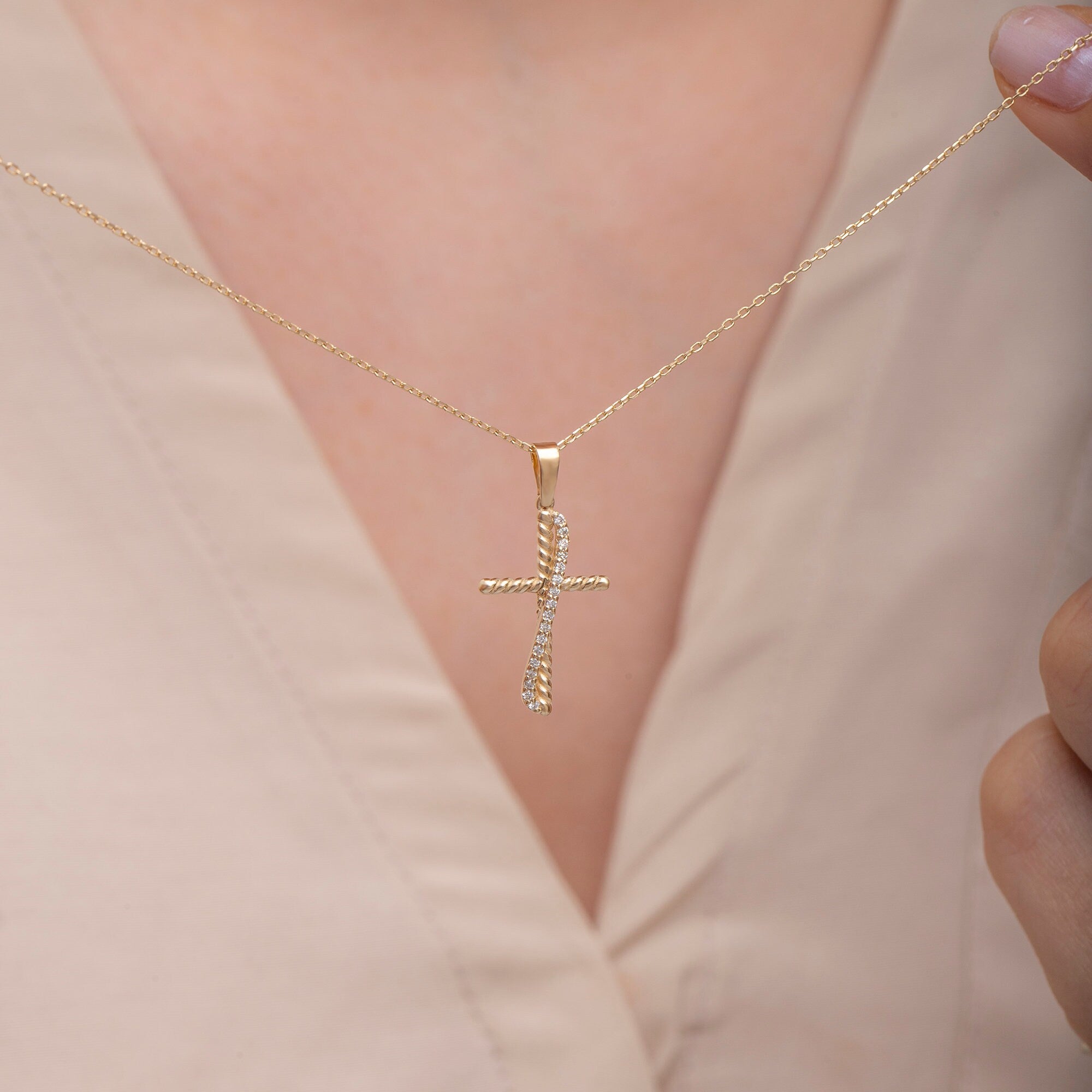 14K Gold Diamond Cross Necklace – Selora