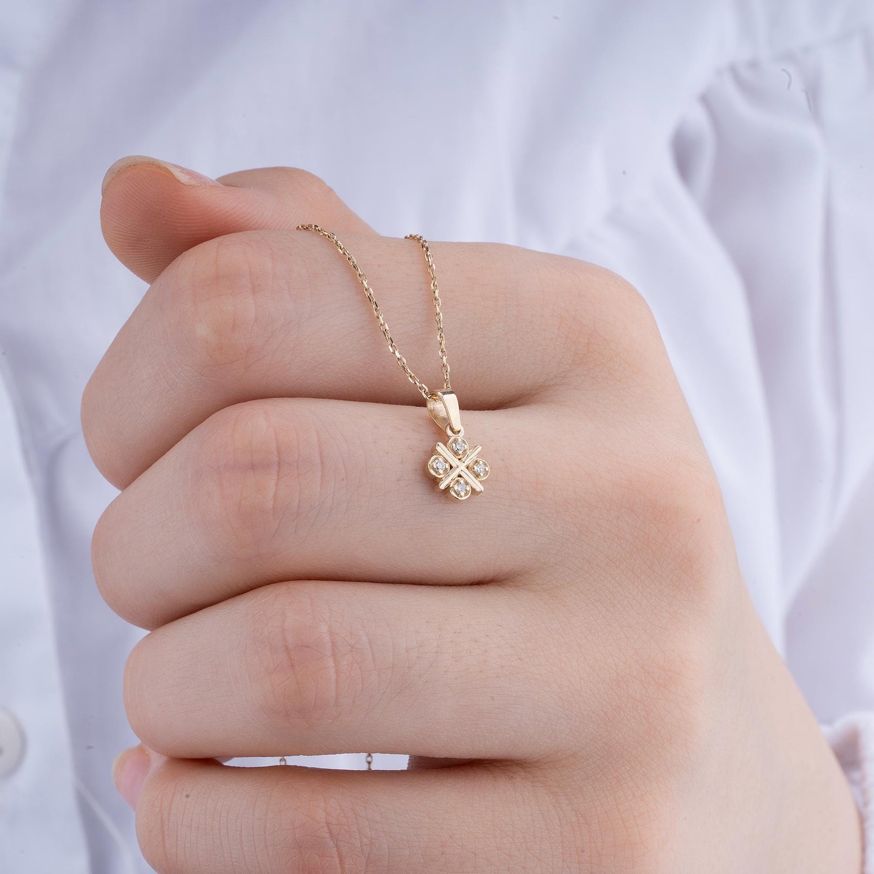 14K Gold Diamond Pavé Flower Necklace – Floraison