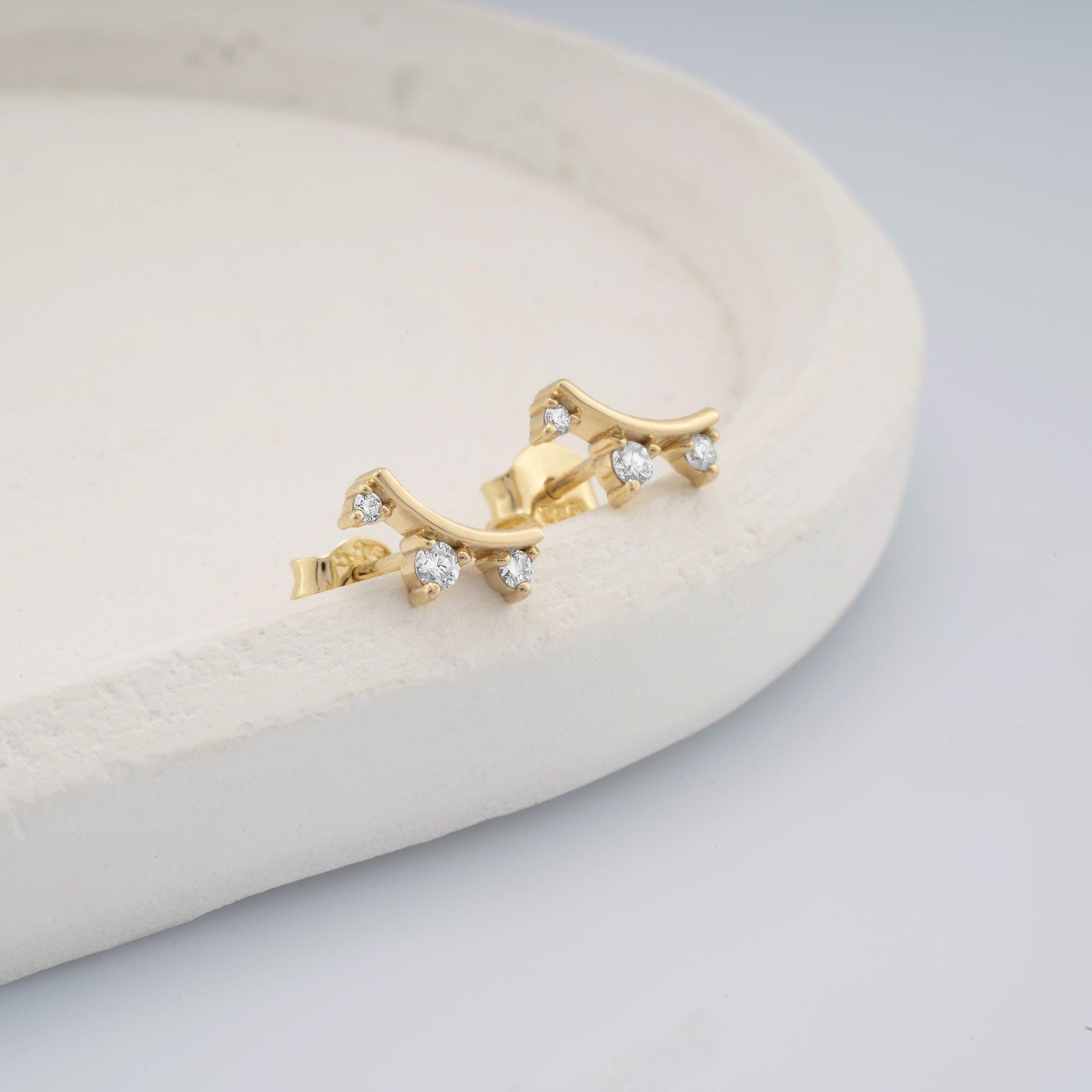 14K Gold Diamond Curve Stud Earrings – Clavera