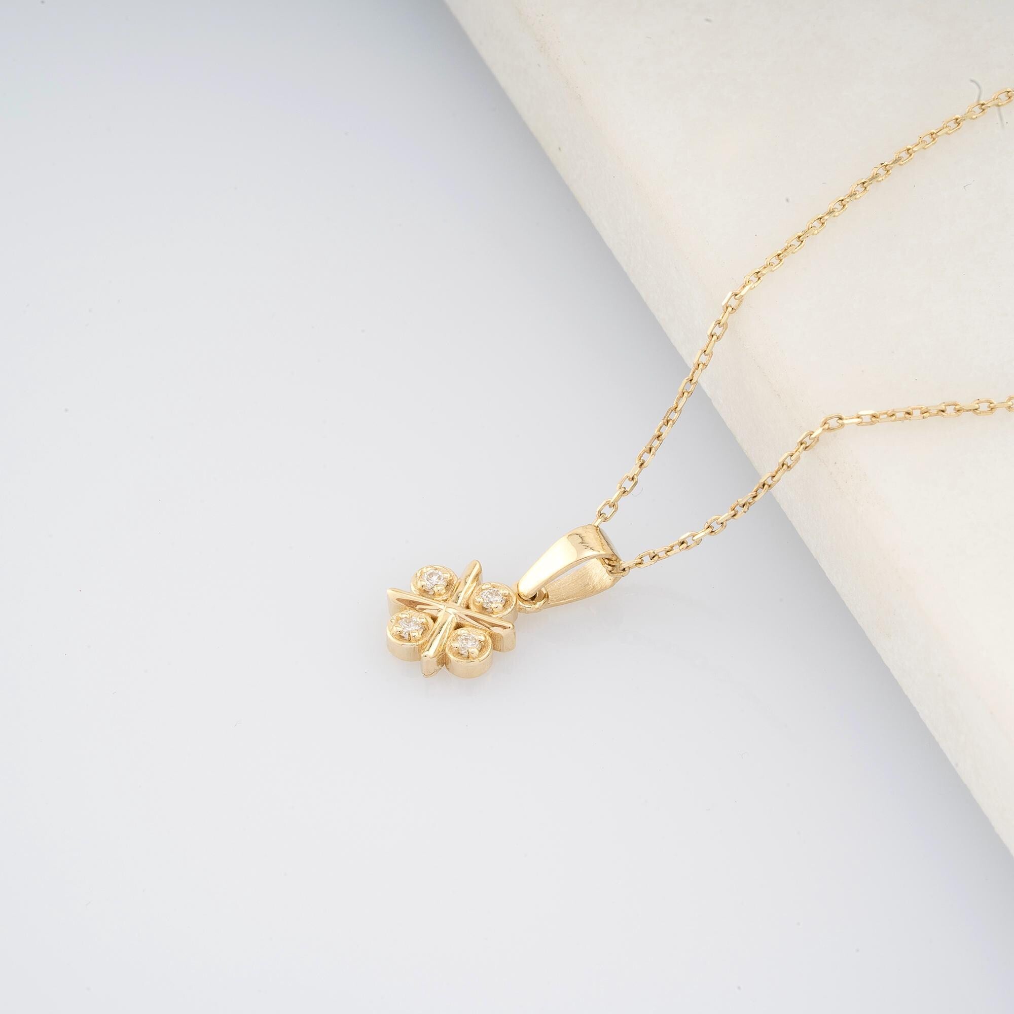 14K Gold Diamond Pavé Flower Necklace – Floraison