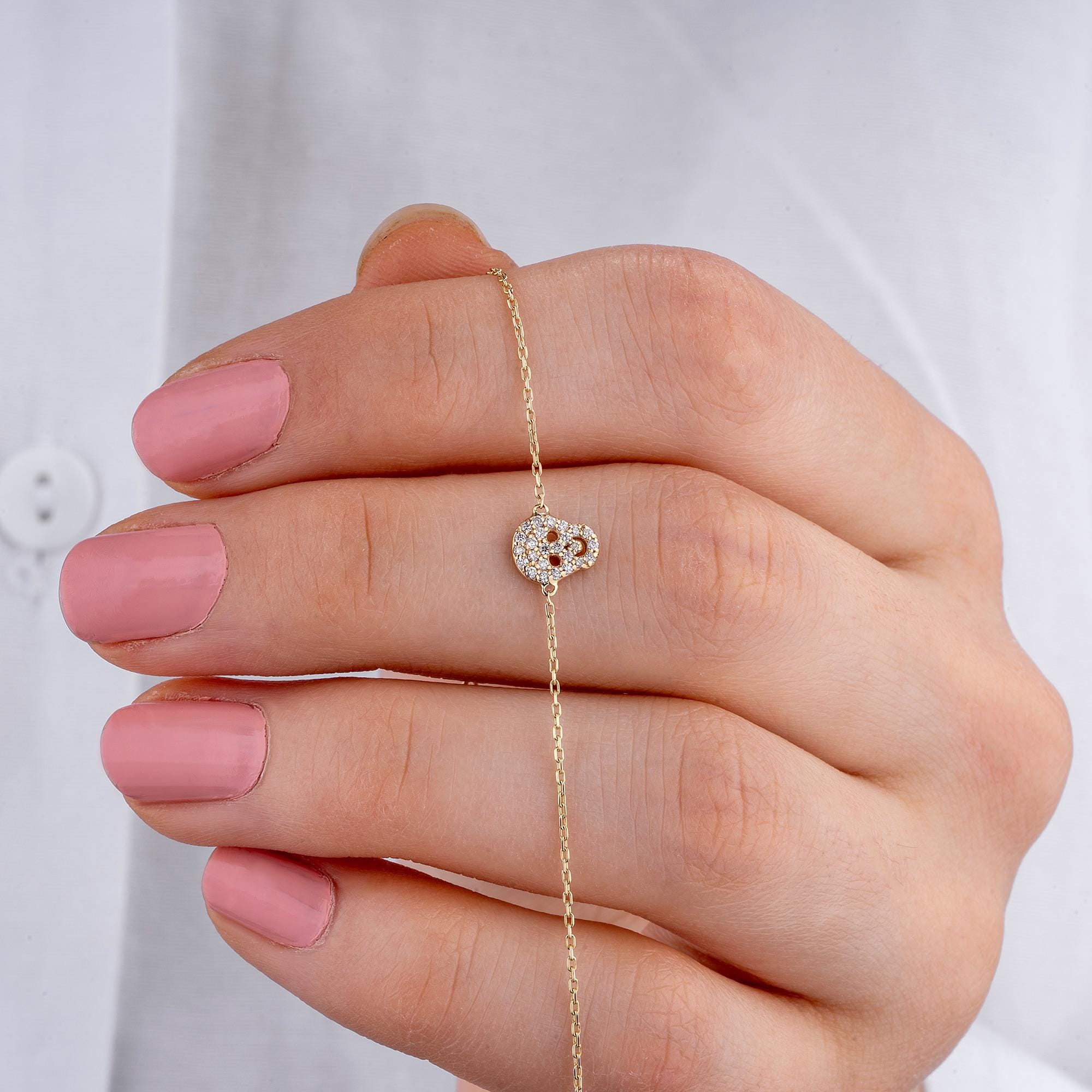 14K Gold Diamond Skull Bracelet / Dainty Skull Bracelet for Women / Gold Skull Jewelry / Edgy Halloween Bracelet / Best Gifts for Her