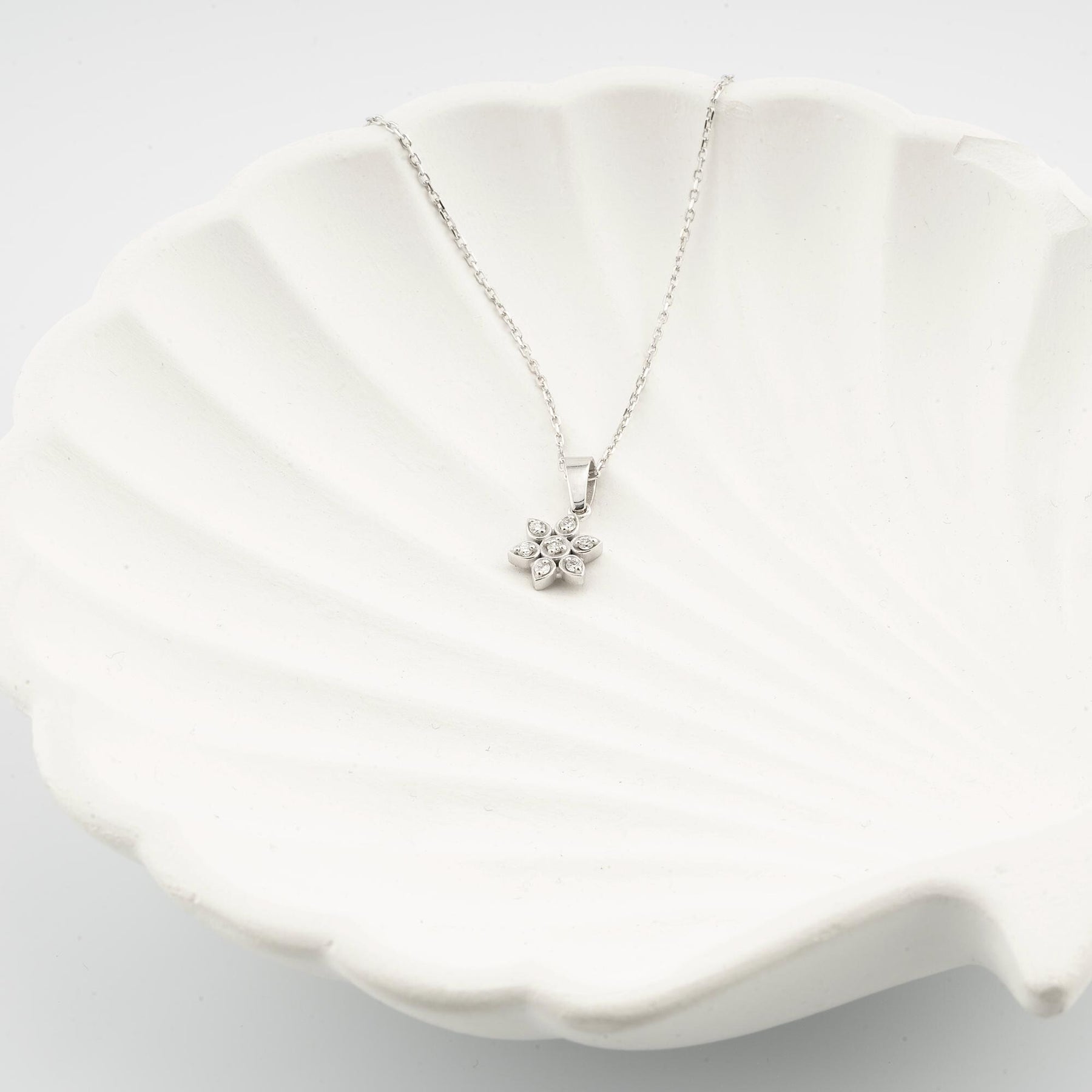 14K Solid Gold Diamond Flower Necklace – Petale