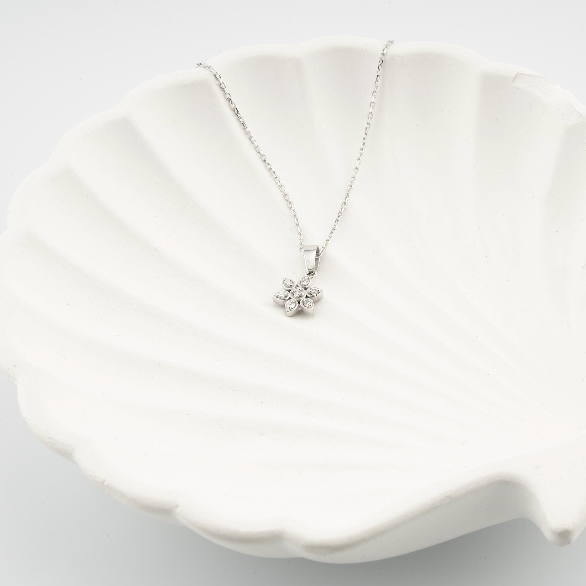 14K Solid Gold Diamond Flower Necklace – Petale