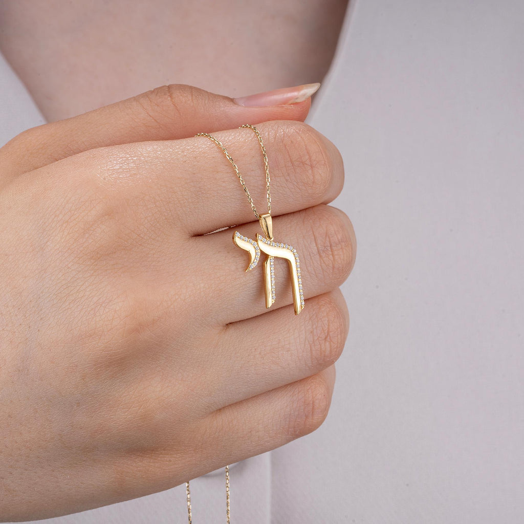 14K Gold Outline Diamond Chai Necklace – Luma