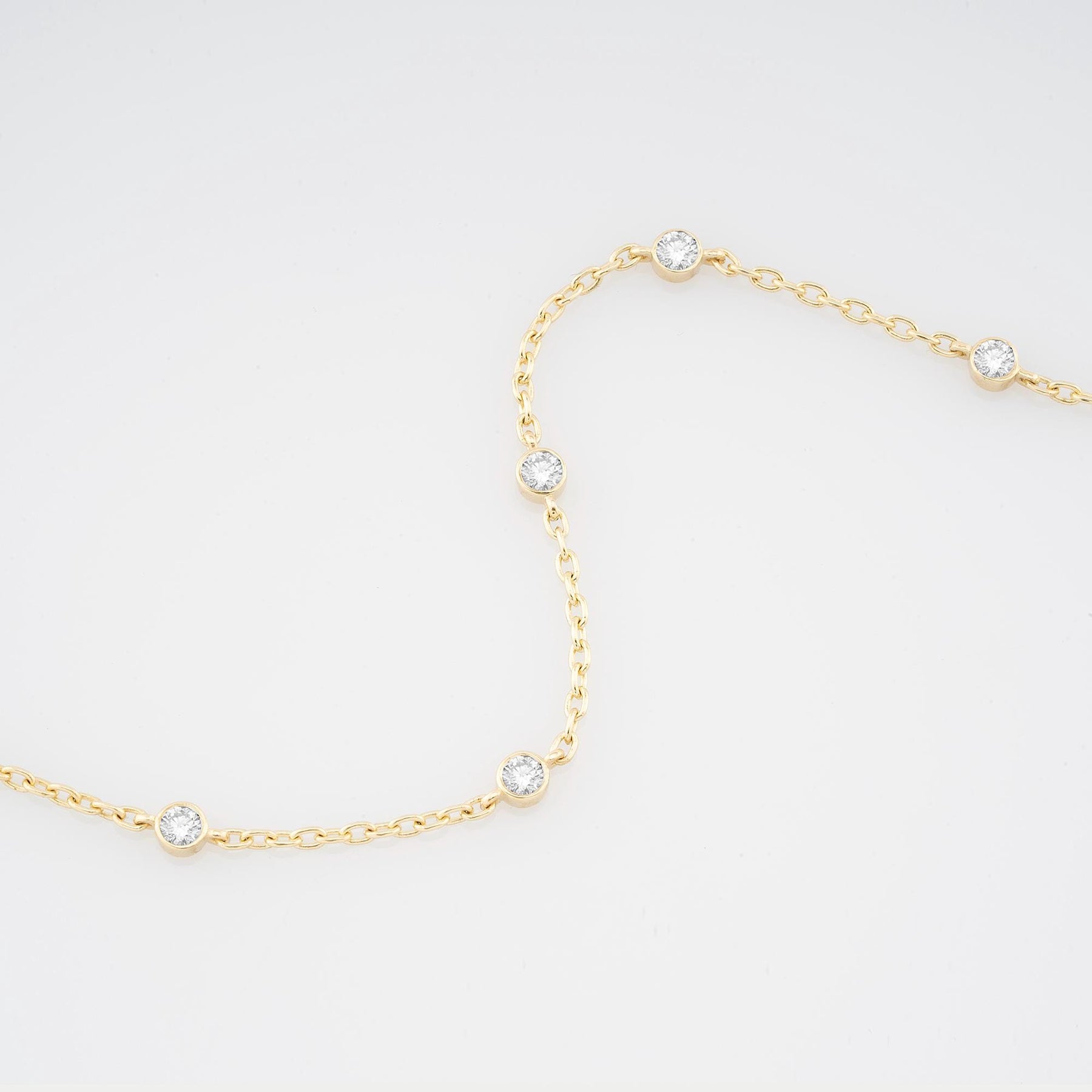 Kalın Zincirli 14 Ayar Altın Pırlanta İstasyon Bileziği / Zarif Bezel Set Pırlanta Bilezik / Kadınlar İçin Katı Altın Zincir Bileklik / Kadınlar İçin Hediye 