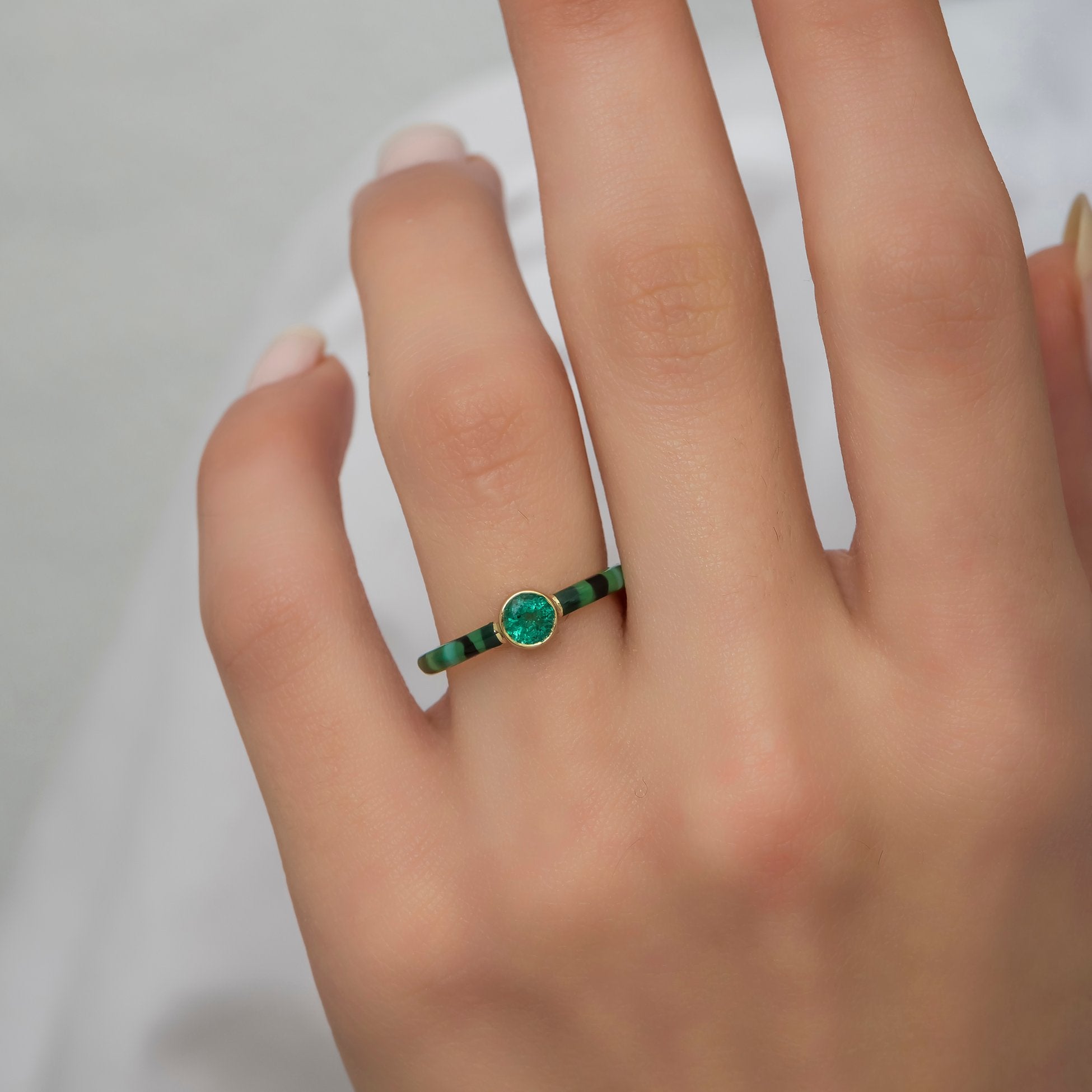 14K Gold Enamel Emerald Ring