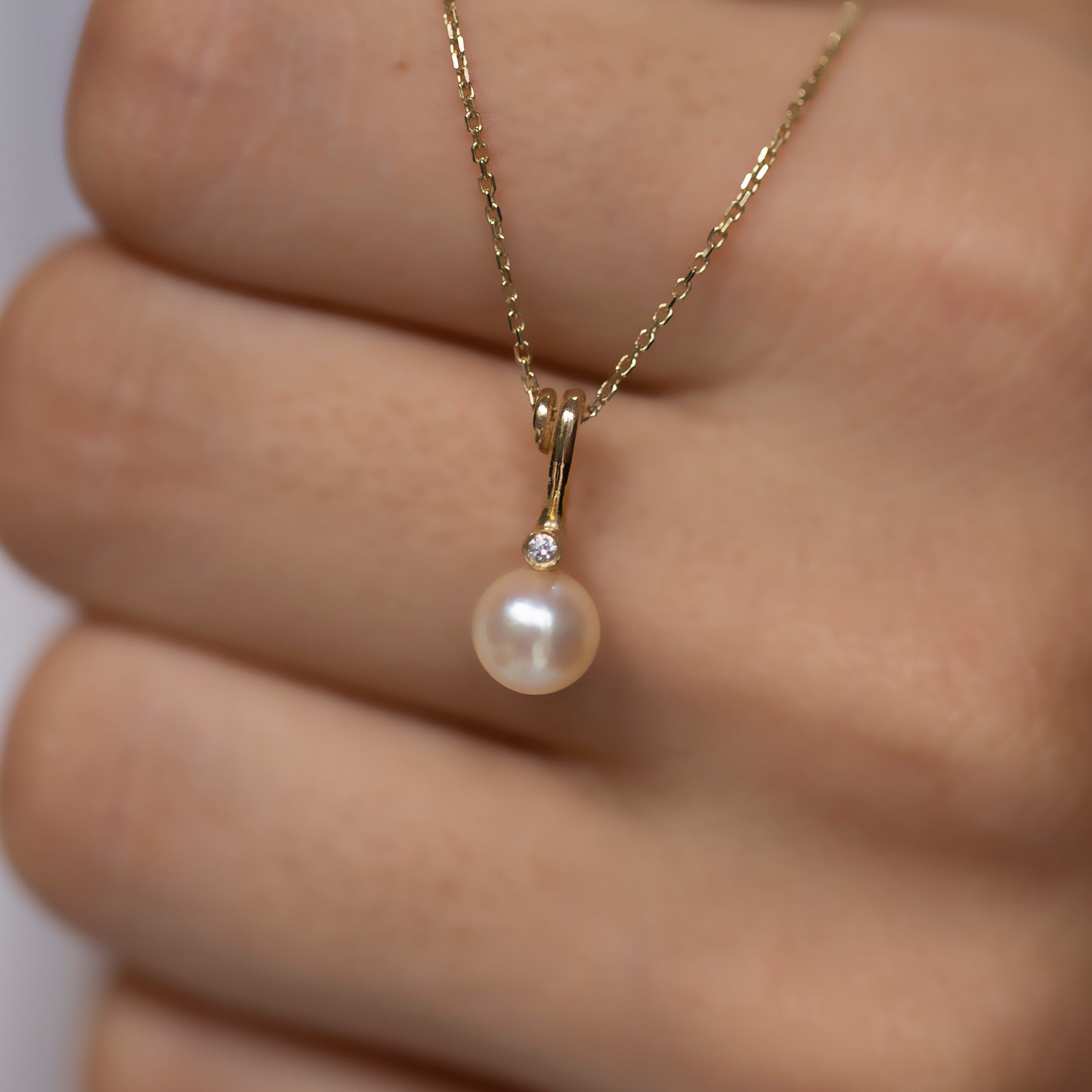 14K Gold Diamond Pearl Necklace