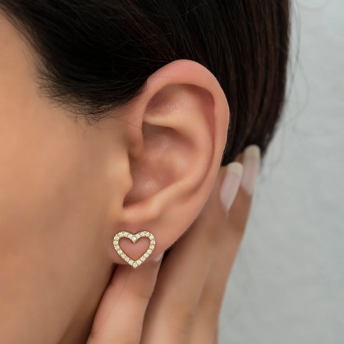 14K Gold Diamond Heart Studs Earrings