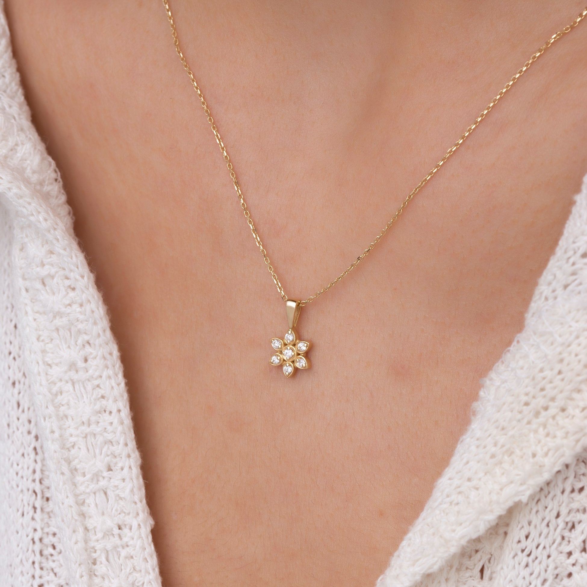 14K Gold Diamond Flower Necklace