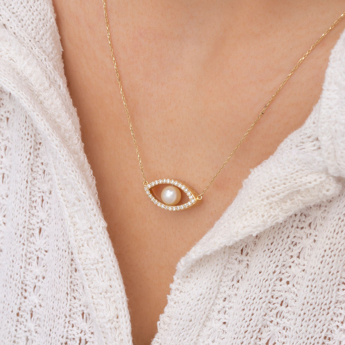 14K Gold Diamond Pearl Eye Woman Necklace