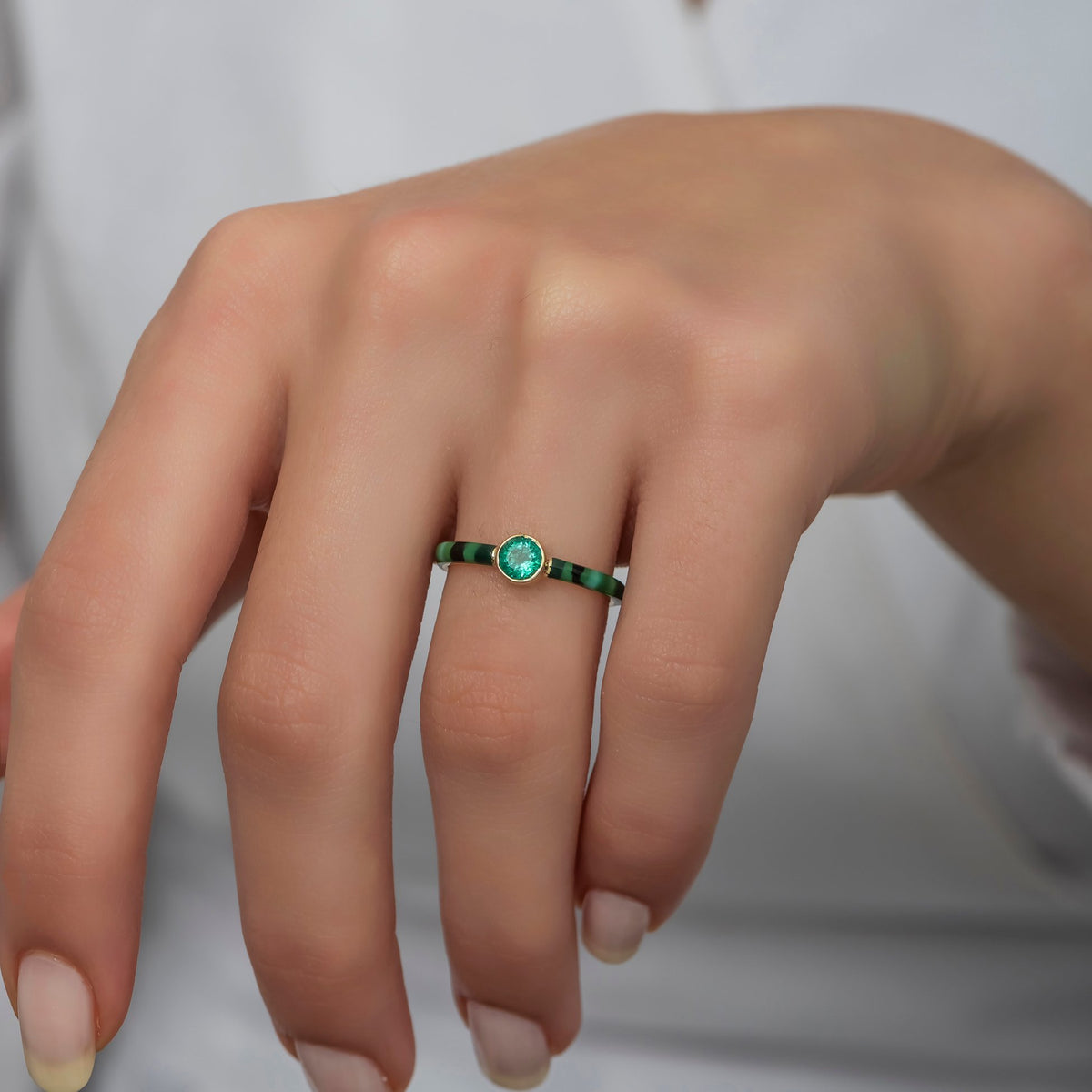 14K Gold Enamel Emerald Ring