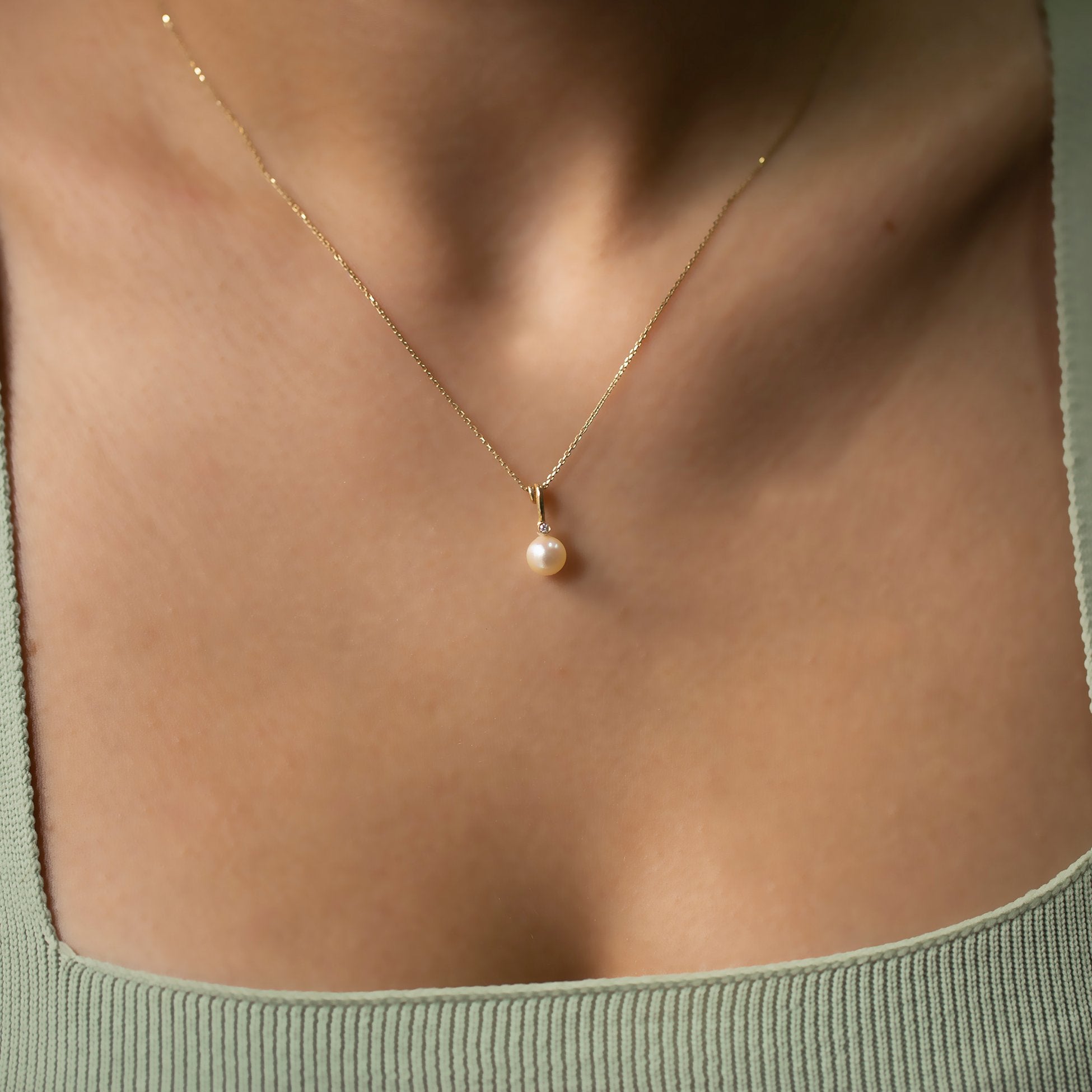 14K Gold Diamond Pearl Necklace