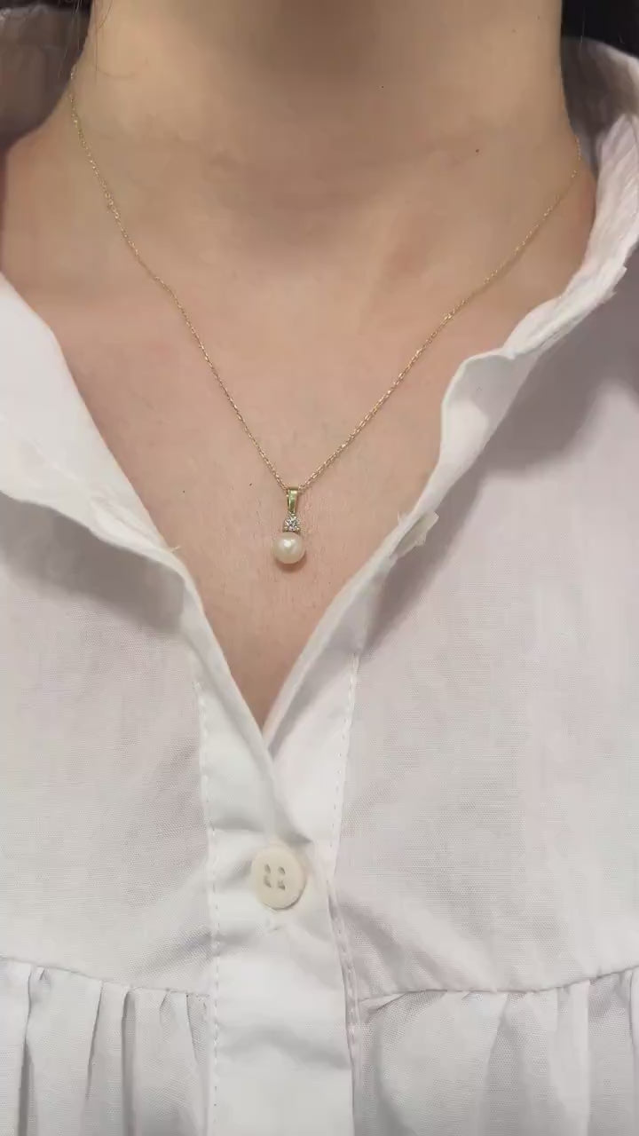 14K Gold Pearl Diamond Pendant – Elegant Necklace for Her