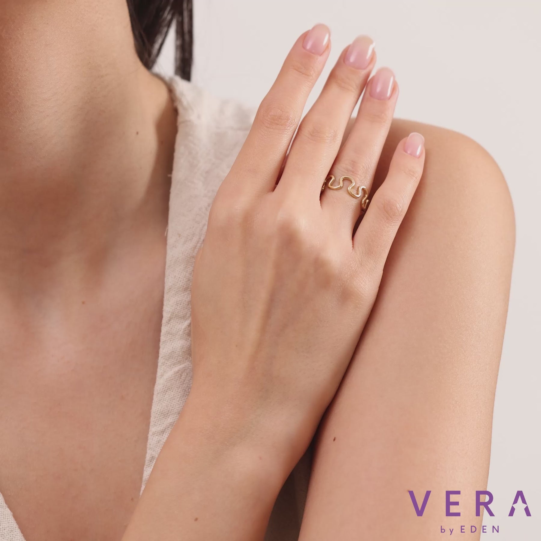 14 Ayar Altın Dalgalı Yüzük: Zarif Açık Bant, Zarif Altın Takı